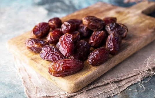 خرما زاهدی کیلویی اصل با بافت یکدست و طعم دلنشین